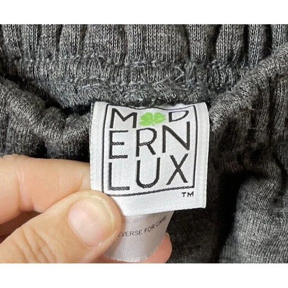 Modern Lux Women’s Size XS Lucky Clover Graphic Sweat Short Charcoal Grey NEW - Picture 3 of 5